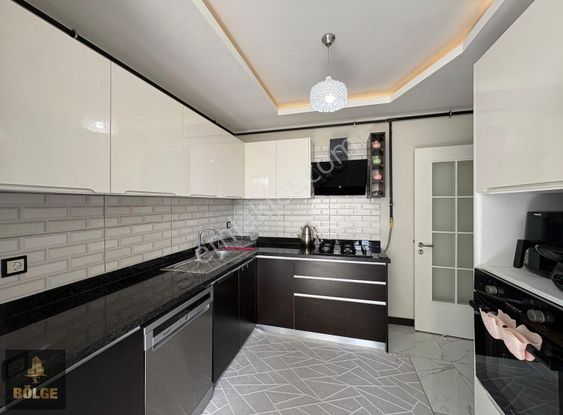 Bölge'den Kriminal Polis Merkezi Civ.geniş Oturumlu K.mutfak 3+1