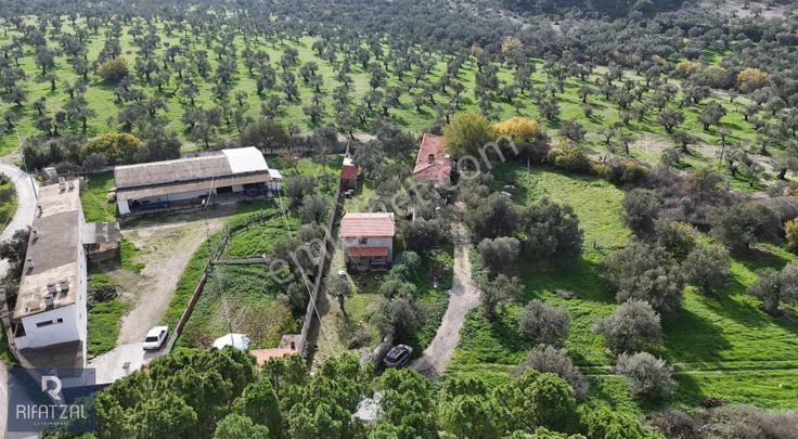 Murateli Köyünde İçinde Ev Olan %40 3 Kat İmarlı 1120 M2 Arsa