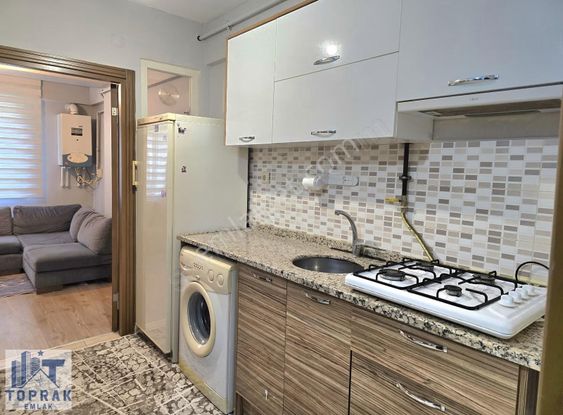 Toprak Emlak'tan Güzel Konumda Kiralık Eşyalı Kullanışlı 1+1