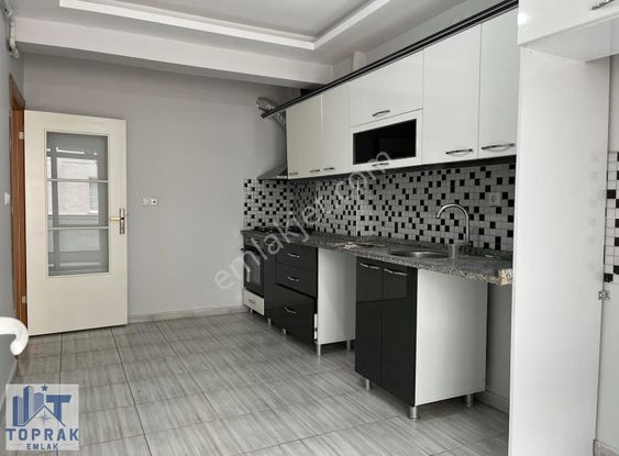 Toprak Emlak'tan Zafer Mh Kullanışlı Temiz Kiralık 2+1 Daire