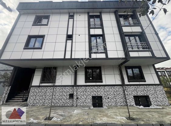 Göçmenkentte Emsalsiz Satılık 3+1 Çatı Kat Daire