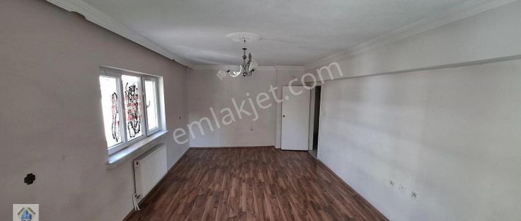 Etimesgut Atakent ’de Tren İstasyonu Yakın Ara Kat 5+1 Dubleks Daire