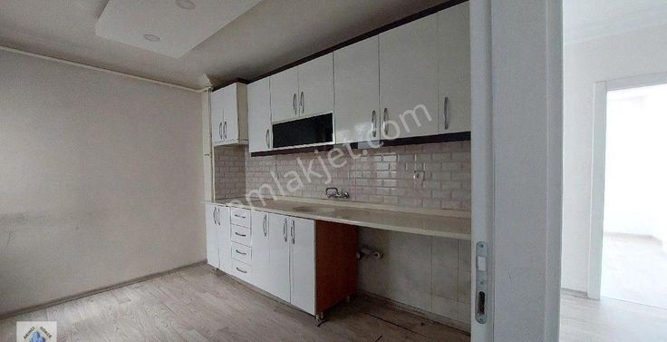 Elvankent Atakent'te Cadde Üzeri Manzaralı Trene Yakın 3+1 Daire