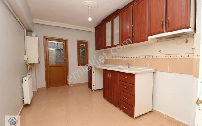 Etimesgut Atakent ’de Tren İstasyonu Yakını 3+1 Daire.