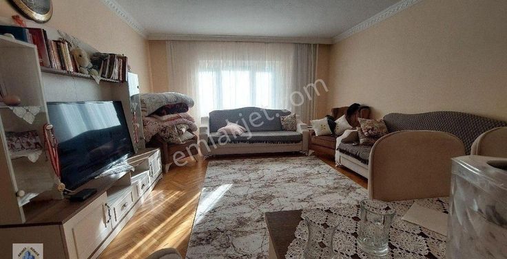 Atakent De Tren İstasyon Dibi Katta Yol Güney Cephe 3+1 Acil Satılık Daire