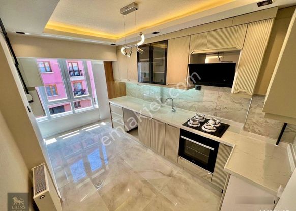 Çambaşı Caddesin'de 3+1 Bağımsız Megalüks Yapılı Asansörlü Montalamalı