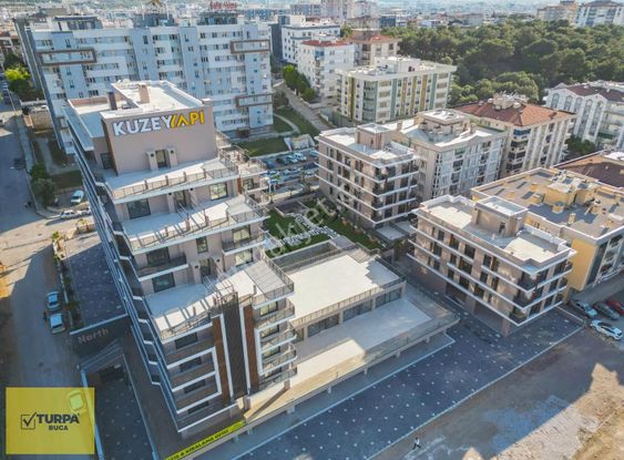 Turpa Buca'dan North City'de Havuz Cephe Lüks Eşyalı Daire