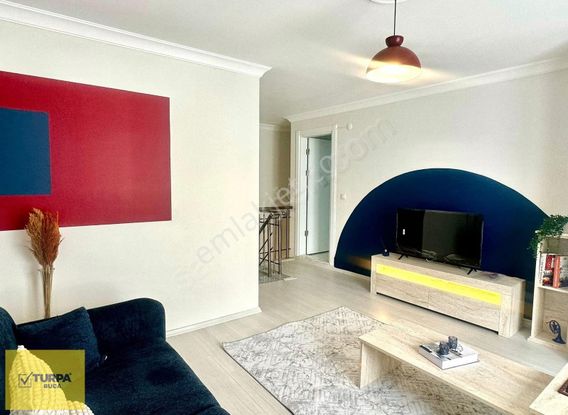 Turpa Buca'dan Teras Balkonlu Sıfır Eşyalı Dubleks Daire