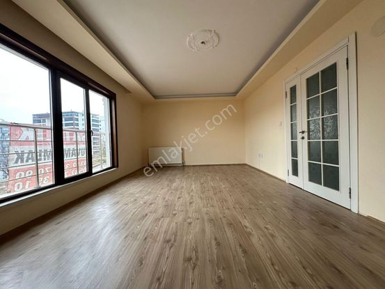 Pursaklar Mehmet Zengin Emlak'tan Yunus Emre Mah. 1.kat 3+1 Masrafsız Daire