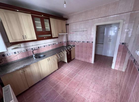 Derman'dan*ön Cephe*altı Daire*kat Konumunda