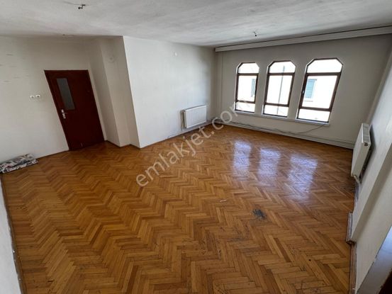 Yunus Emre Caddesi Ve Basın Caddesi Yanı 3+1 Bağımsız Geniş