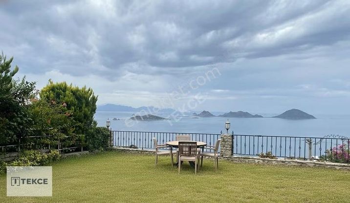 Özel Plajlı Sitede Deniz Manzaralı Müstakil Bahçeli Villa |tekce