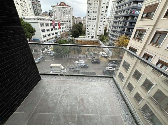 Boş... Erenköy Ethemefendi'de Balkonlu Geniş Ferah Satılık Sıfır 3+1