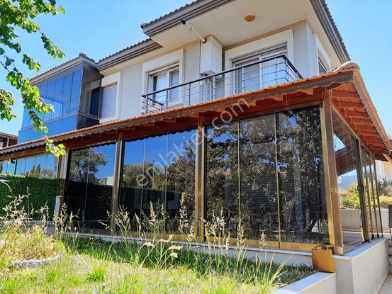 Çözüm Gayrimenkulden Yeni Foçada Denize 100m Doğalgazlı Villa