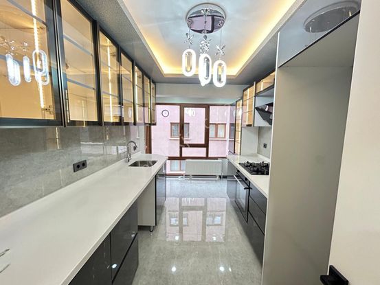 Taner'den Şahane Öveçler Vadisi Manzaralı 3+1 Süper Lüks Arakat