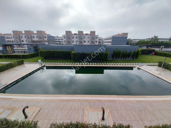 Muradiye Mahallesi'nde Karaalide Satılık Havuzlu Site İçerisinde 2+1