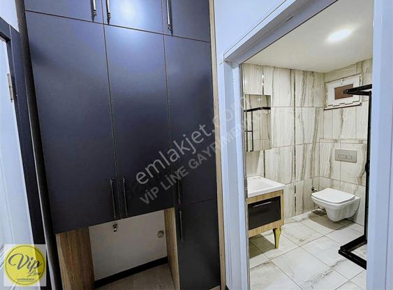 Vip Line Gayrimenkulden Gazi Lisesi Karşisi 2+1 3 Katlı