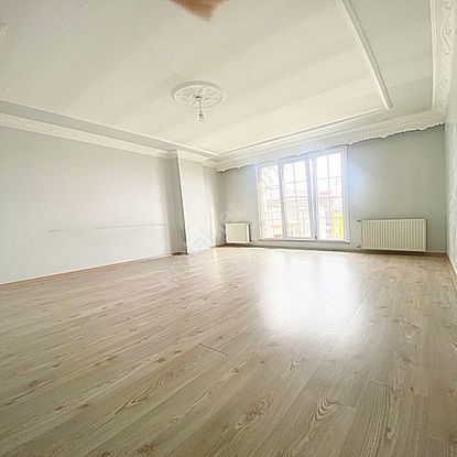 Esenyurt Pınar Mahallesi 2+1 Köşe Başı Masrafsız Balkonlu Arakat