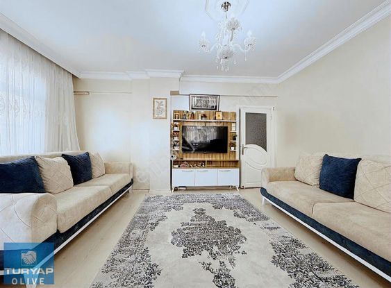 Zeytinburnu Yeşiltepe'de 2+1 Satılık Köşe Daire