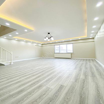 Esenyurt Cumhuiyet Mah Metrobüse 2 Dk Yürüme Mesafesinde 5+2 Dubleks