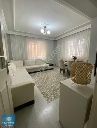 Güngören'de Özel Girişli Geniş Bahçeli Satılık 2+1 Daire