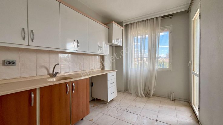 Merkezi Konumlu Site İçi 3+1 Remax Arma'dan