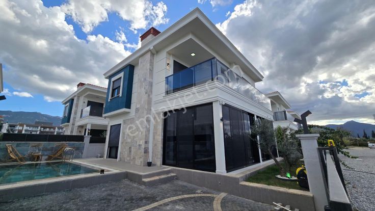 Kusadası'nda Tek Müstakil Özel Havuzlu Akıllı Ev Sistemli Yerden Isıtmal Lux Konforlu Fırsat Villa
