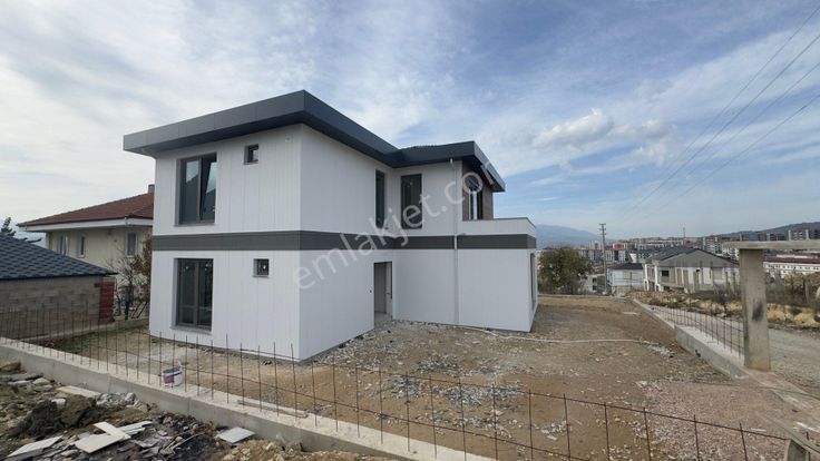 İnegöl Akhisar'da Manzaralı 4+1 Satılık Müstakil Lüks Villa