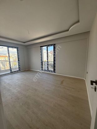 Menemende Satılık Daire 2+1 Devlet Hastanesi Yakını