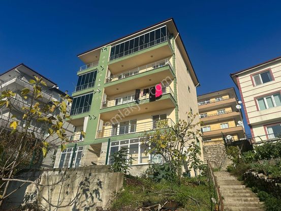 Bilgin Emlaktan Merkezde Arakat Balkonlu 2+1 Kiralık Daire