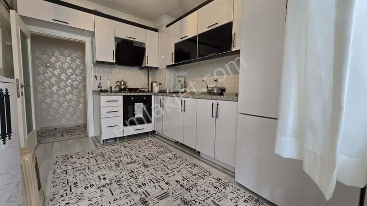 Merkezi Konumda 3+1 Full Yapılı Ara Katta Satılık Daire