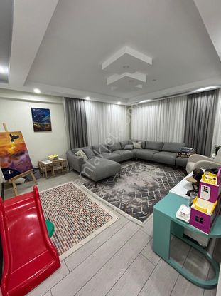 Çamlıca Mahallesinde Ebeveyn Banyolu Özel Garajlı 3+1 Satılık Daire