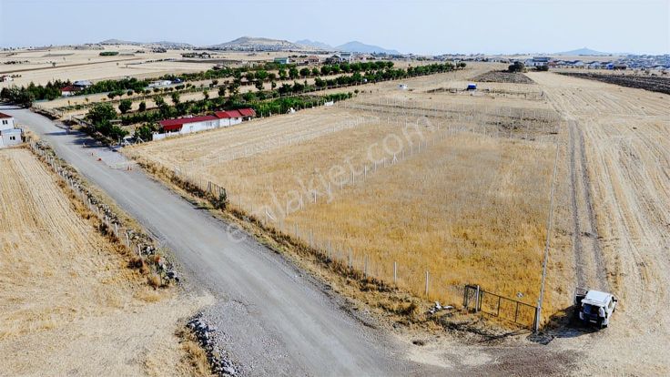 *peçenek Te Asfalt Üzeri Manzaralı 400 Metre Hisse Tapulu Bahçe*