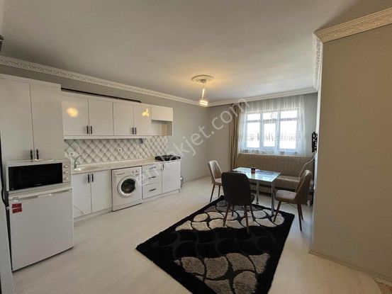 Üniversiteye 10dk Yürüme Mesafesinde,güvenli Binada Eşyalı 1+1