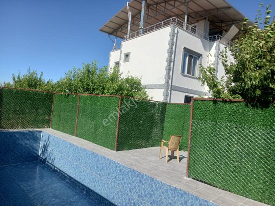 Yeşilyurt Duranlarda Satılık Çiflik Tadında Özel Yapılmış Olan 12 Dönüm Bahçe