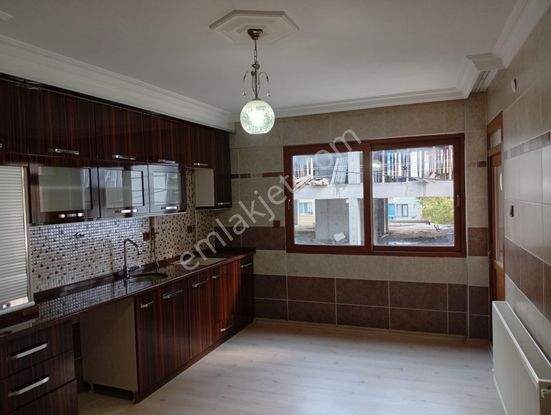 Salihli Berkay Emlaktan Namık Kemal Mah Kiralık 3+1 Doğalgaz Isıtmalı Daire