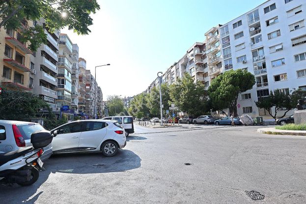 Simge'den Mithatpaşa Caddesi Yanı Hamam Sokağında Kiralık İşyeri