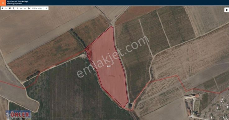 Akhüyükte İki Taraftan Yola Sıfır Sulu Tarım Yapılan 26 Dönüm Tarlamız