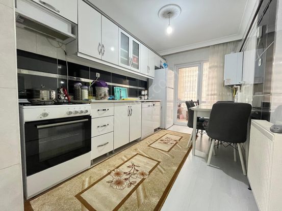 Mülk Emlak Ofisinden Salı Pazarı Mevkiinde 2+1 Y.giriş Emsallerinin En Uygunu Cadde Üstü Yatırımlık