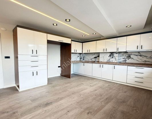 Esenyurt Bağlarçeşme Mahallesinde Minimal Dekorlu Arakat 2+1 Daire