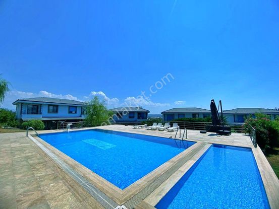 Uytundan Gömeç Karaağaçta Denize 500 Metre Havuzlu 4+1 Villa