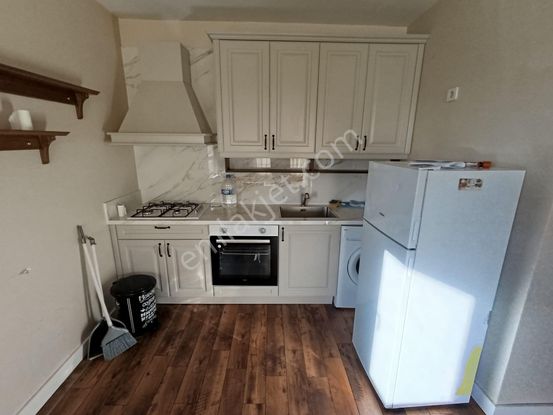 Nüans'tan Tüyap Metrobüs Durağı Dibinde Eşyalı 1+1 Satılık