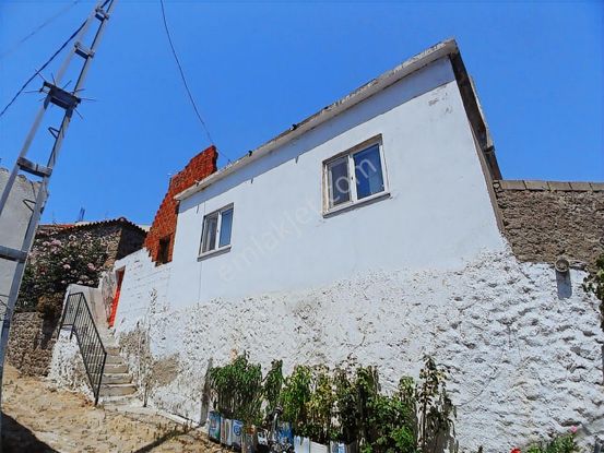 Eu Gayrimenkul'den Babakale Limanda Deniz Manzaralı Köy Evi