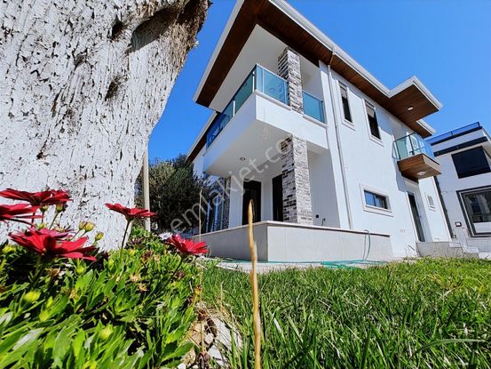 Zeytinli'de Kaliteli Mimari Yapısı İle Özel Tasarım 4+1 Villa