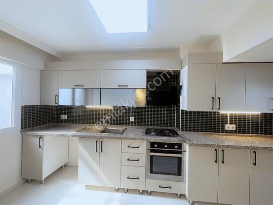 Akalından Göztepe Stadı Yakını Cadde Üzeri 140 M2 Satılık Daire