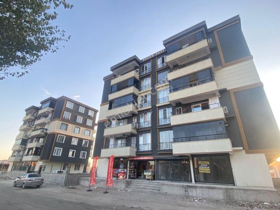 Emlak 72'den Korik Mahallesi Okullar Karşısında Satılık (2+0)