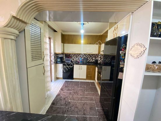 Atapark Mahallesi'nde Cadde Üzerinde 5+1 Teraslı Daire!