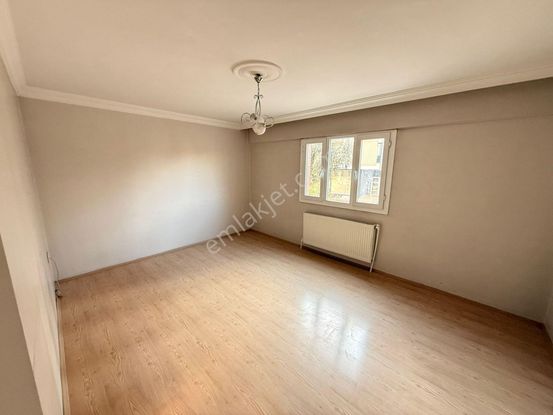 Manisa Alaşehir Alper Gayrimenkulden İstasyon Mah. Cadde Üzeri 170m2 Ara Kat 3+1