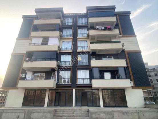 Emlak 72'den Körik Mah. Okul Karşısı Satılık Sıfır Dükkan Ve 1+1