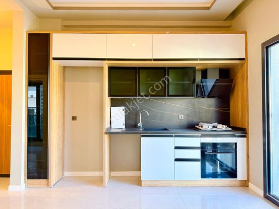 ▶ ▶ Akçay Körfez'den Yeni Binada Ara Kat Asansörlü 1+1 Sıfır Satılık Daire